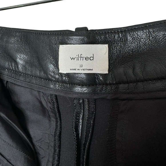 Aritzia | Wilfred Pleated Carrot Pant in Black Faux Leather 10 - Picture 7 of 9